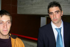DAMON_ALBARN_SCHIVO_CERCA_Di-rimanere-anonimo-e-non-farsi-notare-dai-suoi-fan